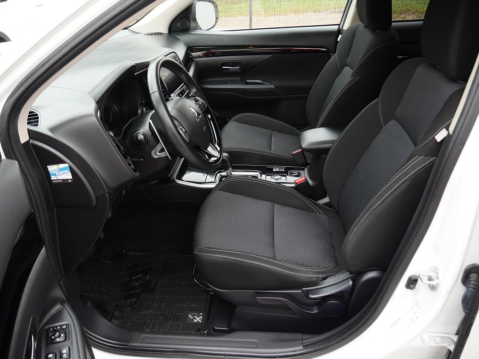 Mitsubishi Outlander 2.0MIVEC  4x4, 7míst