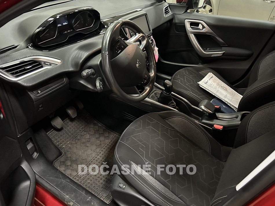 Peugeot 2008 1.2 PT 