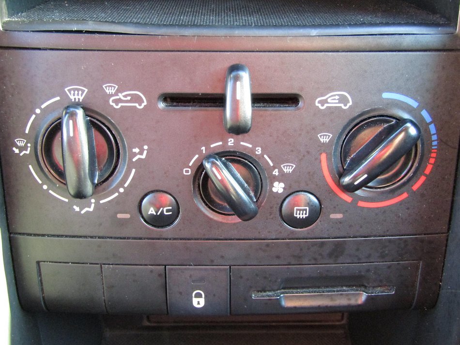 Peugeot 207 1.4i 