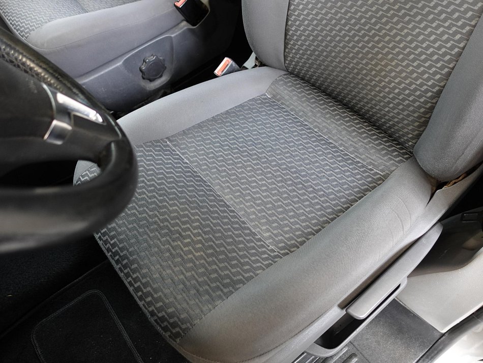 Volkswagen Transporter 2.0TDi  L2 5míst
