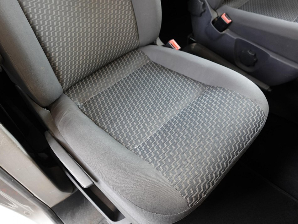 Volkswagen Transporter 2.0TDi  L2 5míst