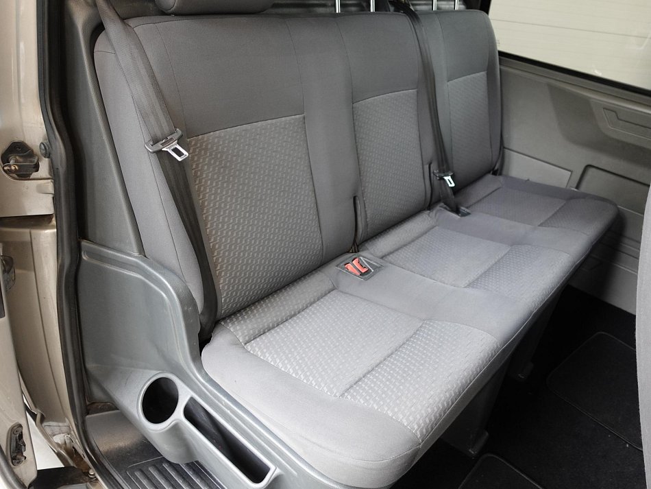 Volkswagen Transporter 2.0TDi  L2 5míst