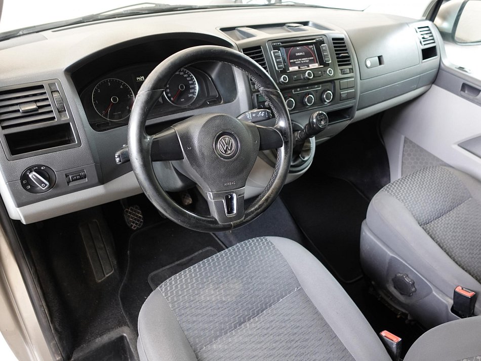 Volkswagen Transporter 2.0TDi  L2 5míst