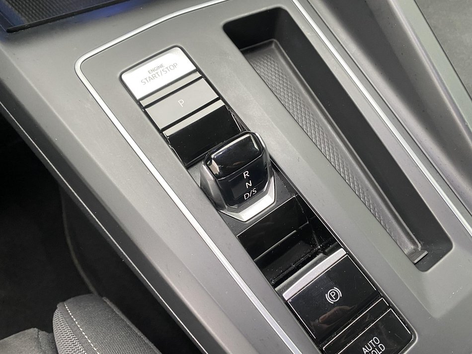 Volkswagen Golf 1.5 e-TSi Style