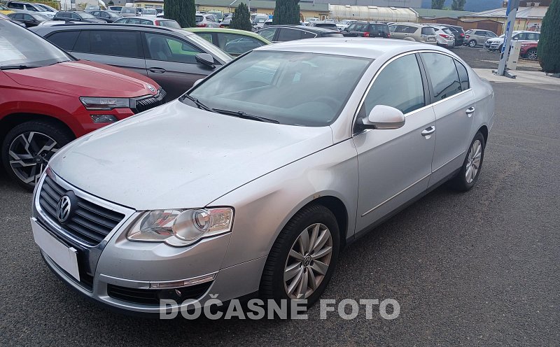 Volkswagen Passat 1.6 FSi 