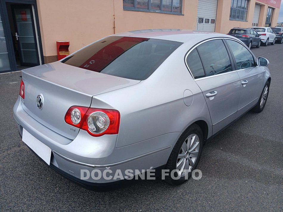 Volkswagen Passat 1.6 FSi 