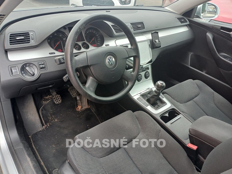 Volkswagen Passat 1.6 FSi 