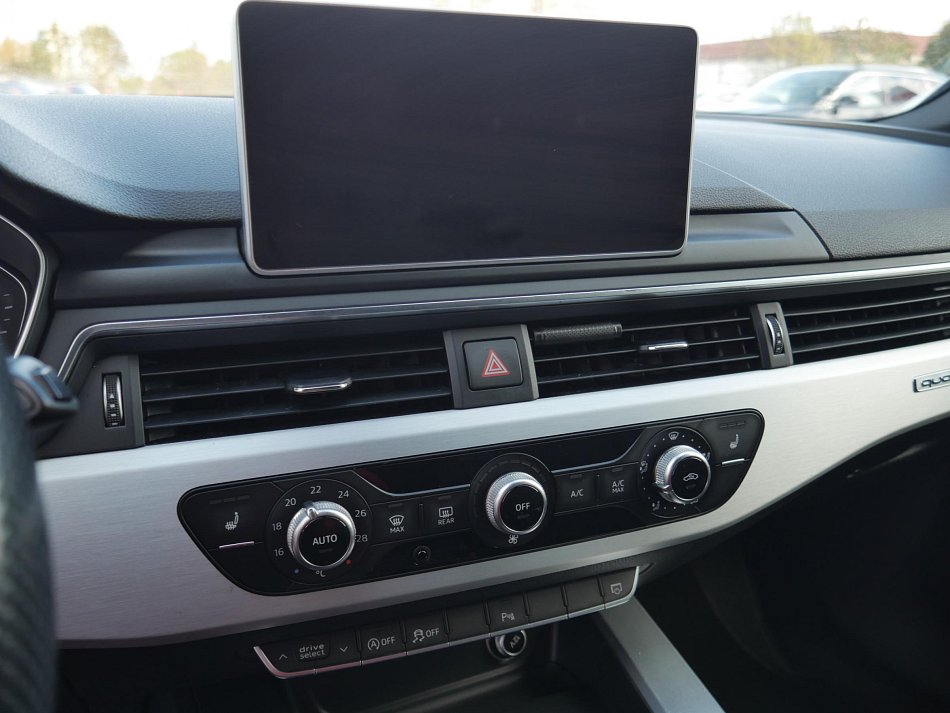 Audi A4 2.0 TDi S-line Quattro