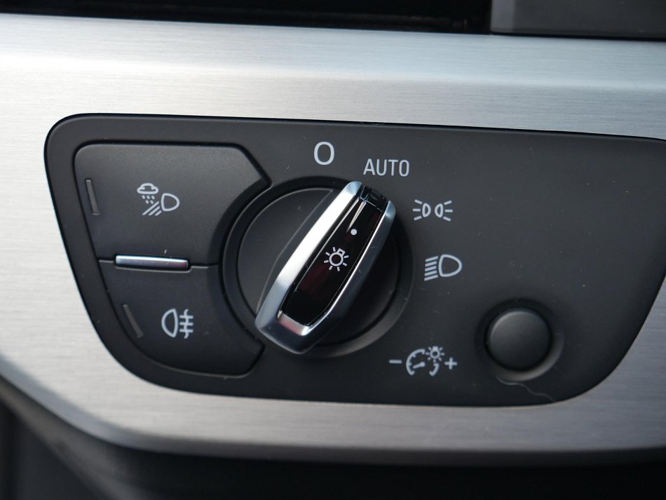 Audi A4 2.0 TDi S-line Quattro