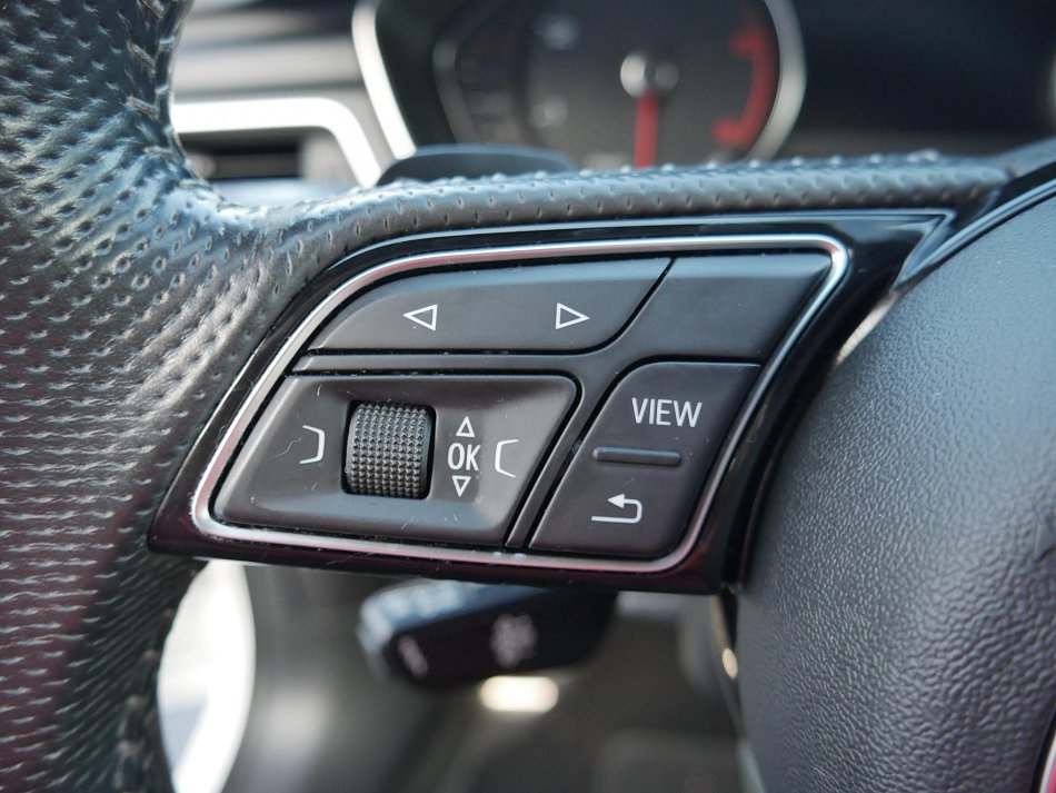 Audi A4 2.0 TDi S-line Quattro