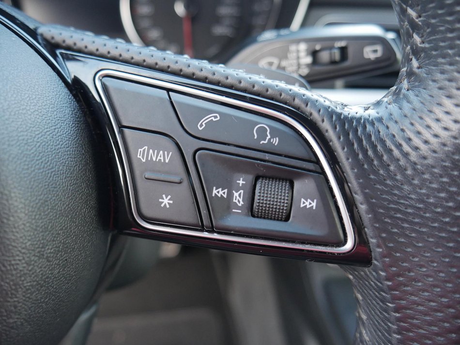 Audi A4 2.0 TDi S-line Quattro