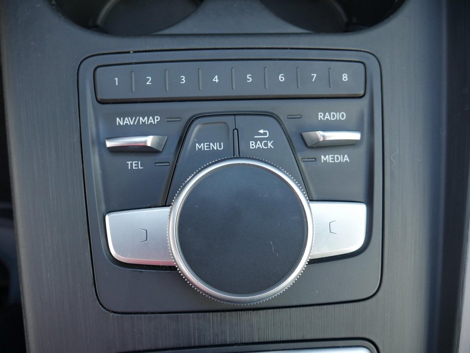 Audi A4 2.0 TDi S-line Quattro