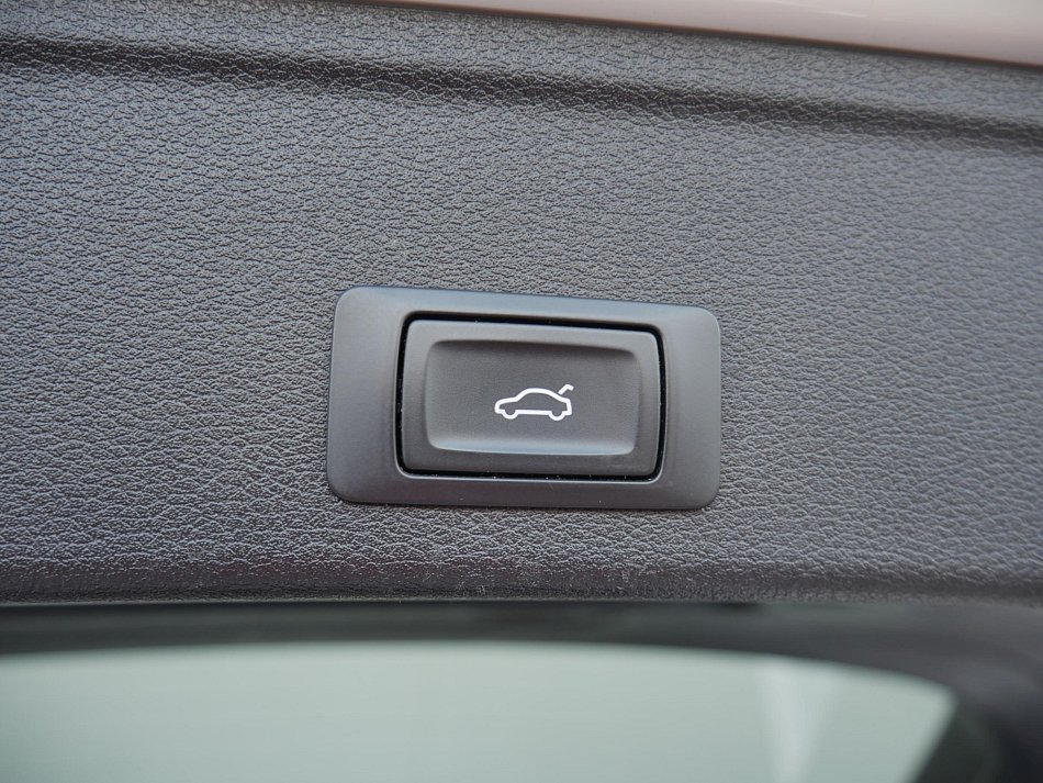 Audi A4 2.0 TDi S-line Quattro