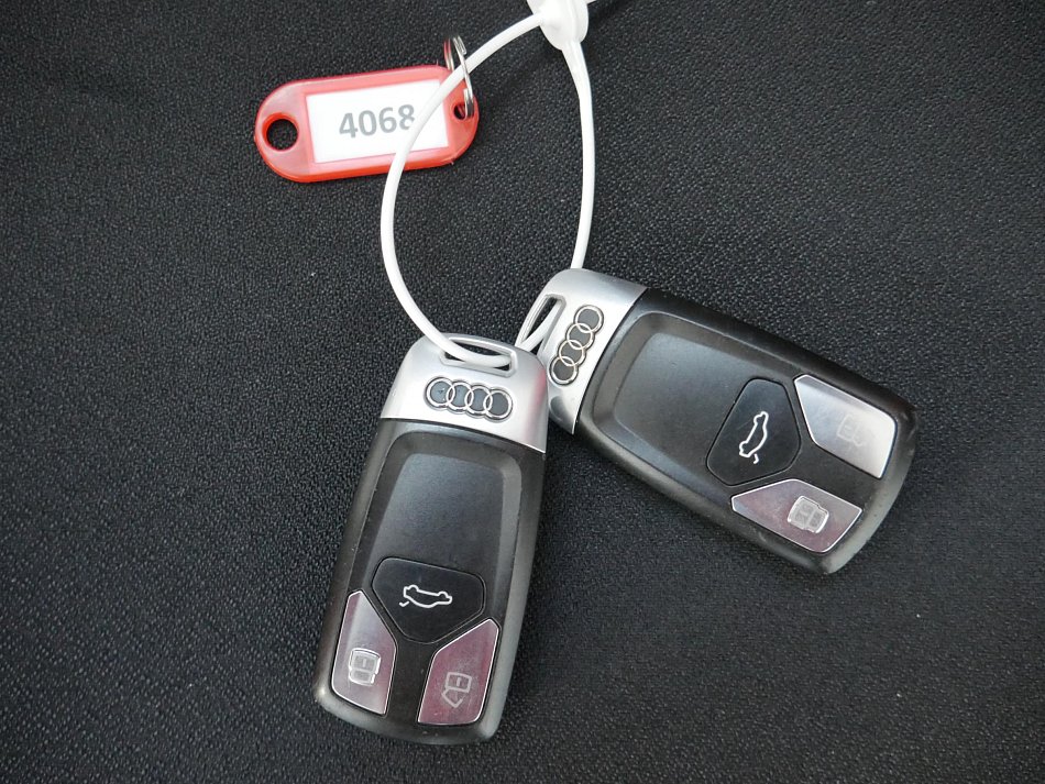 Audi A4 2.0 TDi S-line Quattro