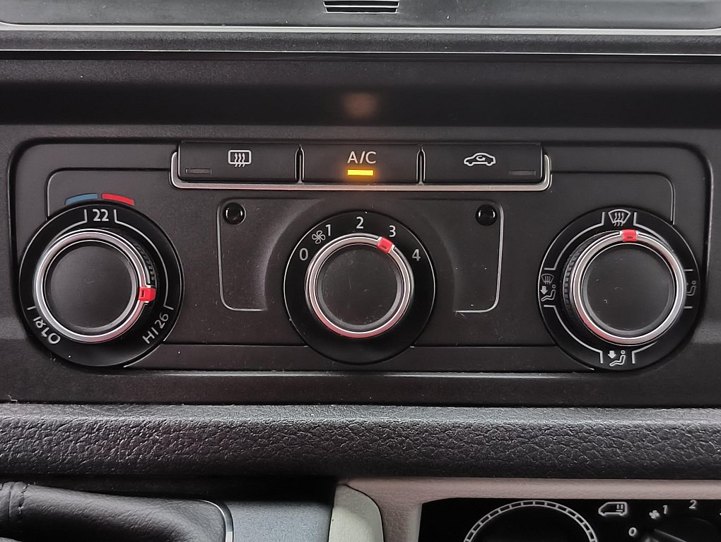 Volkswagen Transporter 2.0TDi  T6 L2 9míst