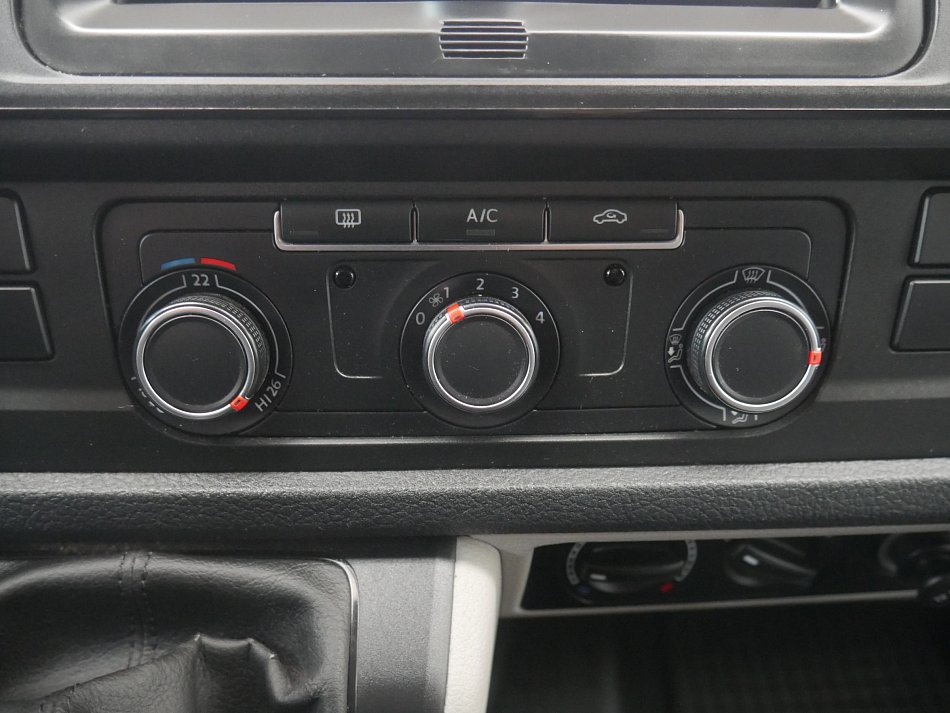 Volkswagen Transporter 2.0TDi  T6 L2 9míst