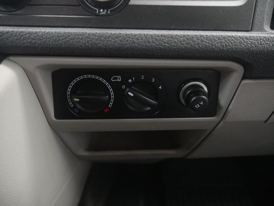 Volkswagen Transporter 2.0TDi  T6 L2 9míst