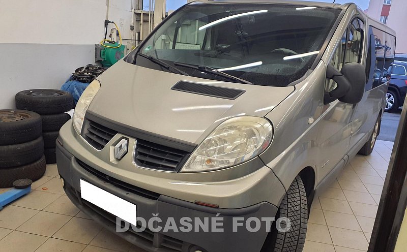 Renault Trafic 2.5dCi Passenger L2 9míst