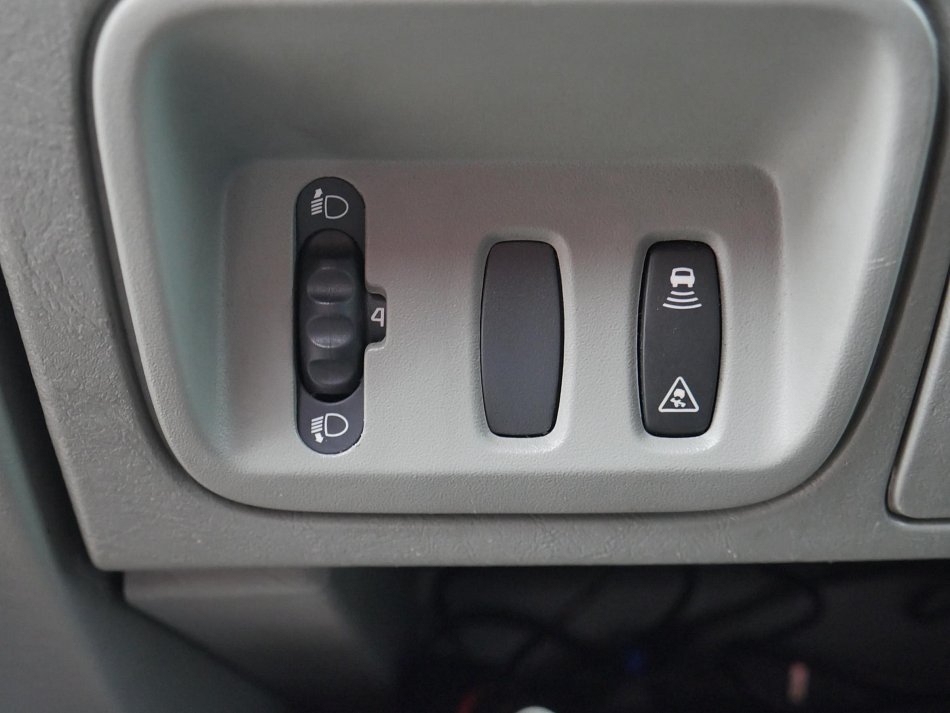 Renault Trafic 2.5dCi Passenger L2 9míst