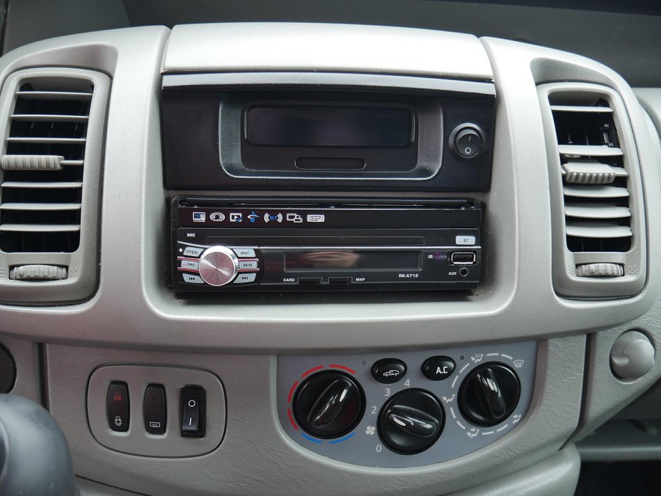 Renault Trafic 2.5dCi Passenger L2 9míst