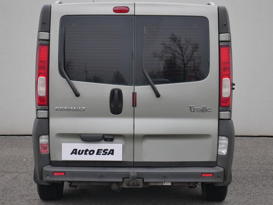 Renault Trafic 2.5dCi Passenger L2 9míst