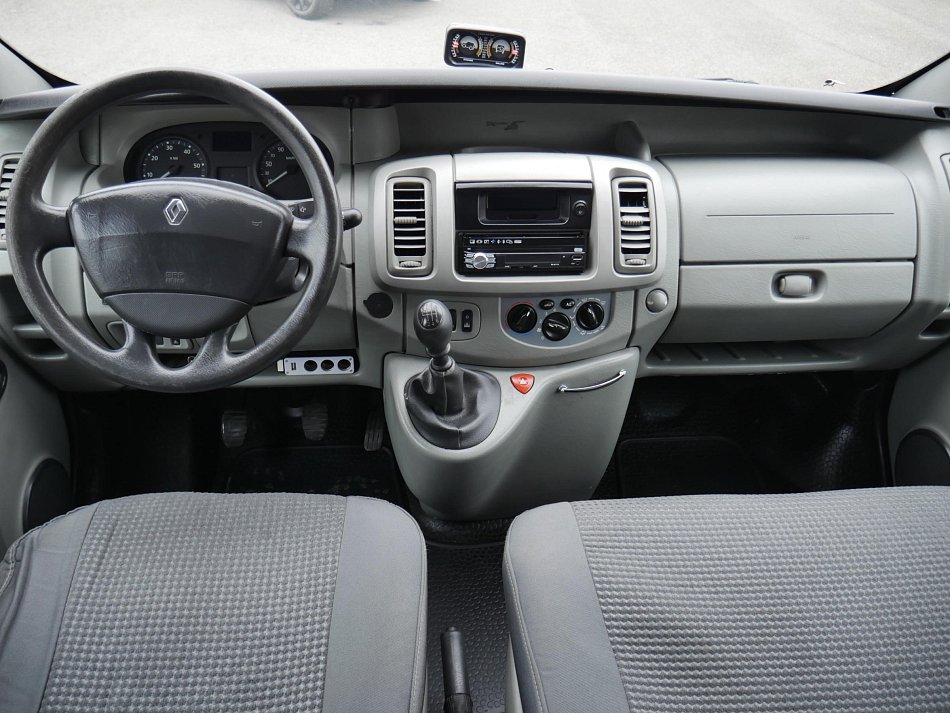 Renault Trafic 2.5dCi Passenger L2 9míst