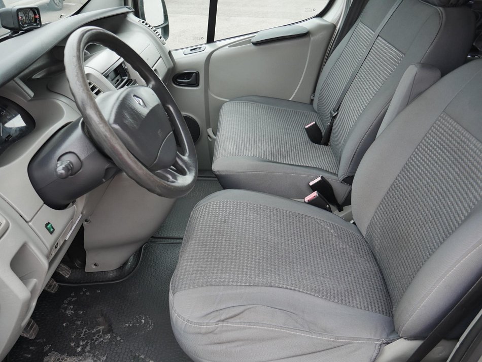 Renault Trafic 2.5dCi Passenger L2 9míst