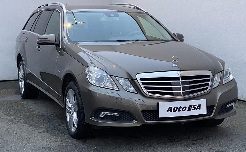 Mercedes-Benz Třída E 3.0 CDi Avantgarde E350, 4M
