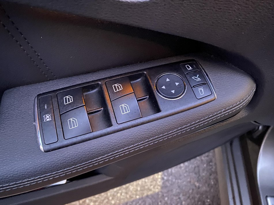 Mercedes-Benz Třída E 3.0 CDi Avantgarde E350, 4M