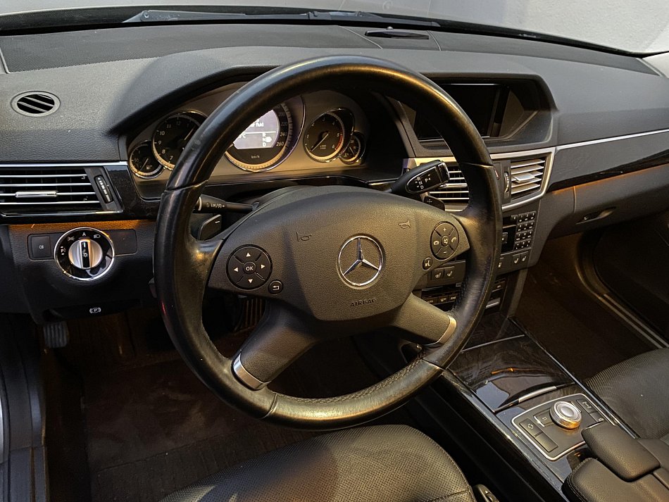 Mercedes-Benz Třída E 3.0 CDi Avantgarde E350, 4M