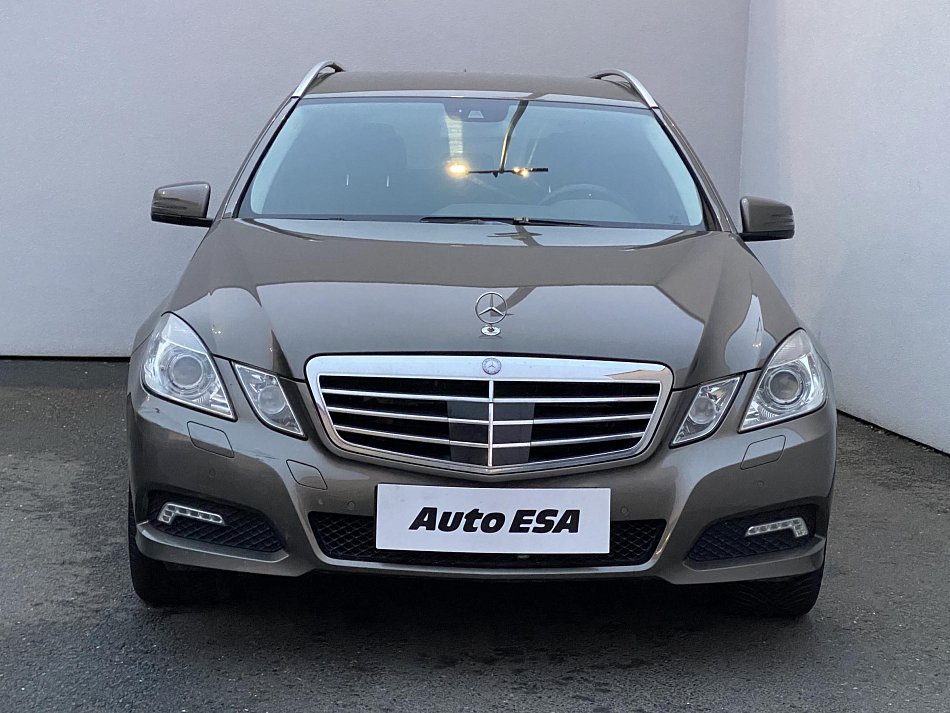 Mercedes-Benz Třída E 3.0 CDi Avantgarde E350, 4M