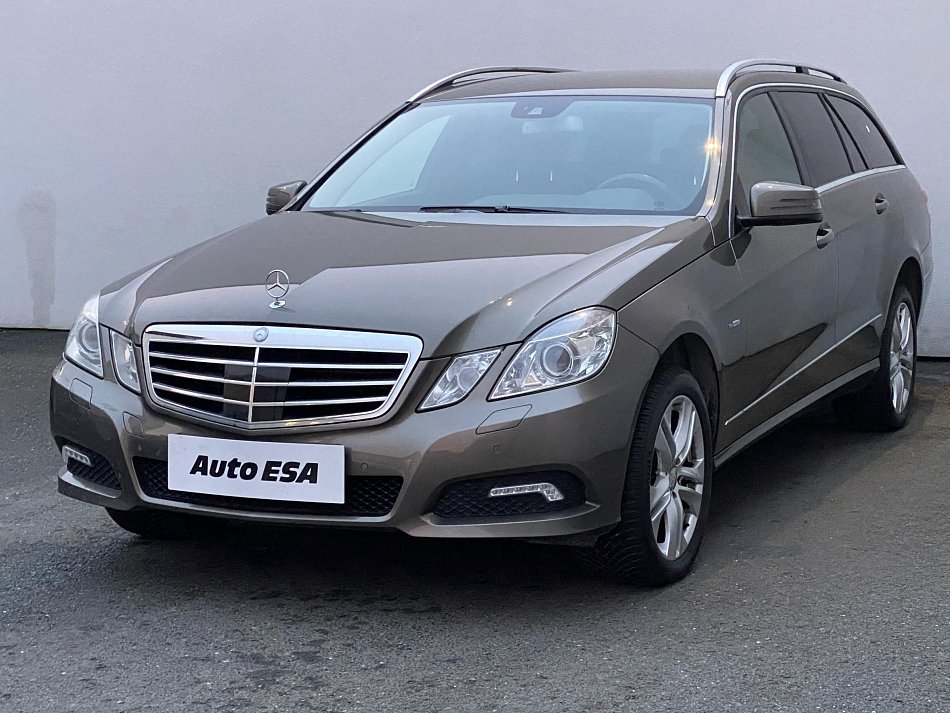 Mercedes-Benz Třída E 3.0 CDi Avantgarde E350, 4M