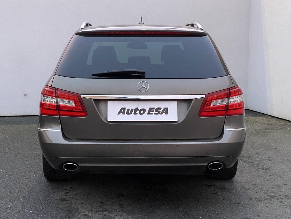 Mercedes-Benz Třída E 3.0 CDi Avantgarde E350, 4M