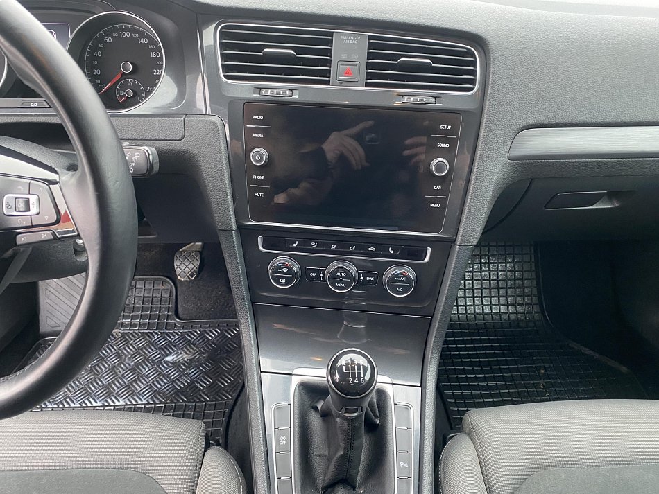 Volkswagen Golf 1.0 TSI 