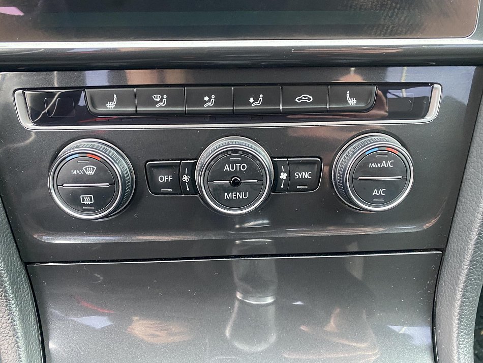 Volkswagen Golf 1.0 TSI 