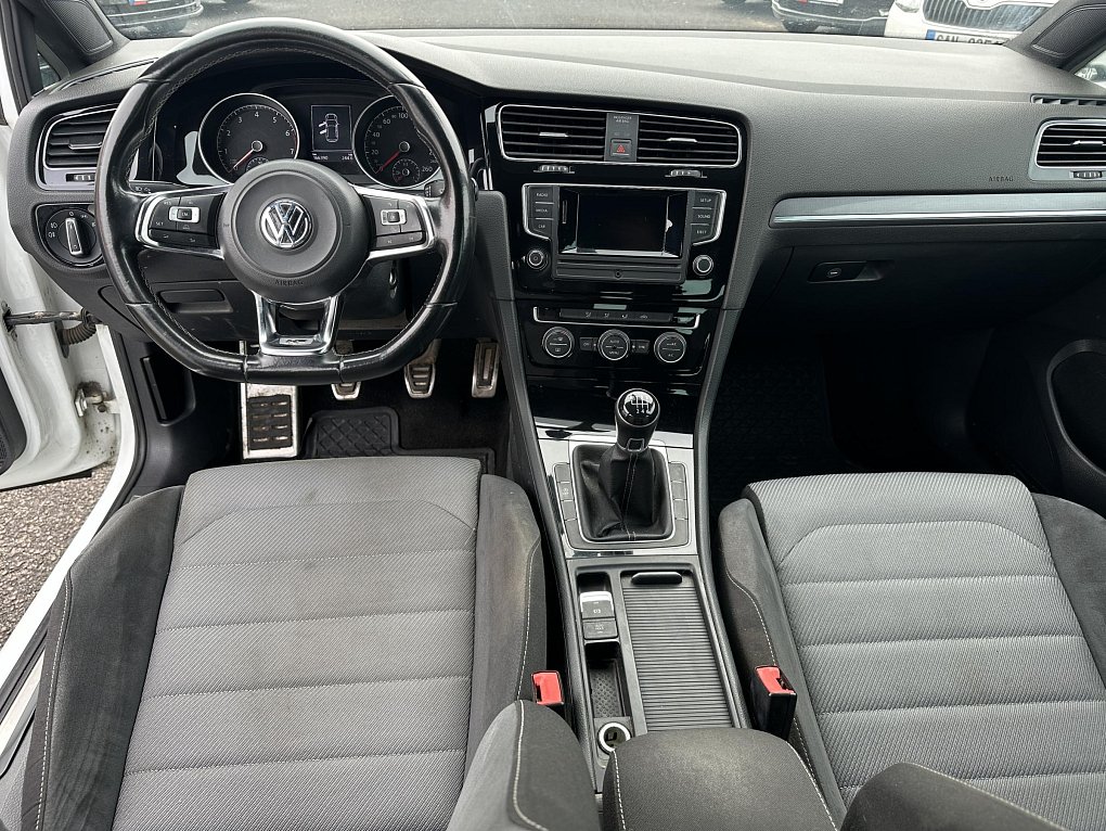 Volkswagen Golf 1.2TSI 
