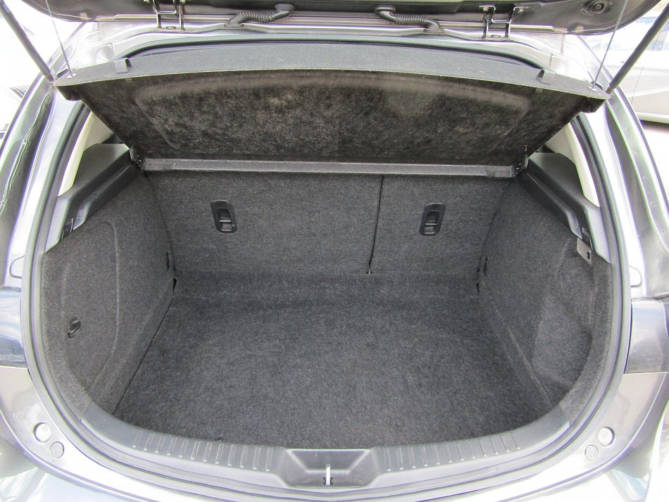 Mazda 3 1.6 i 