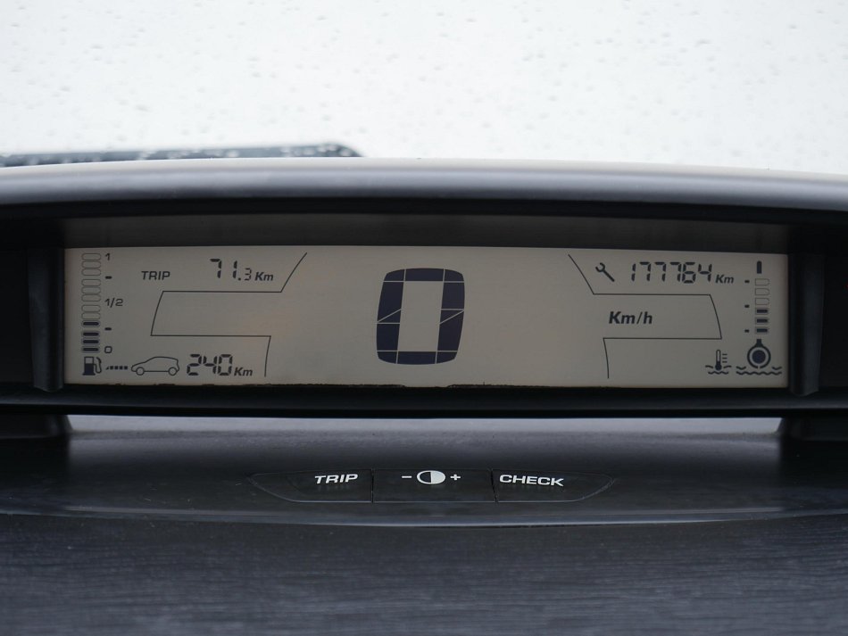 Citroën C4 1.4i 