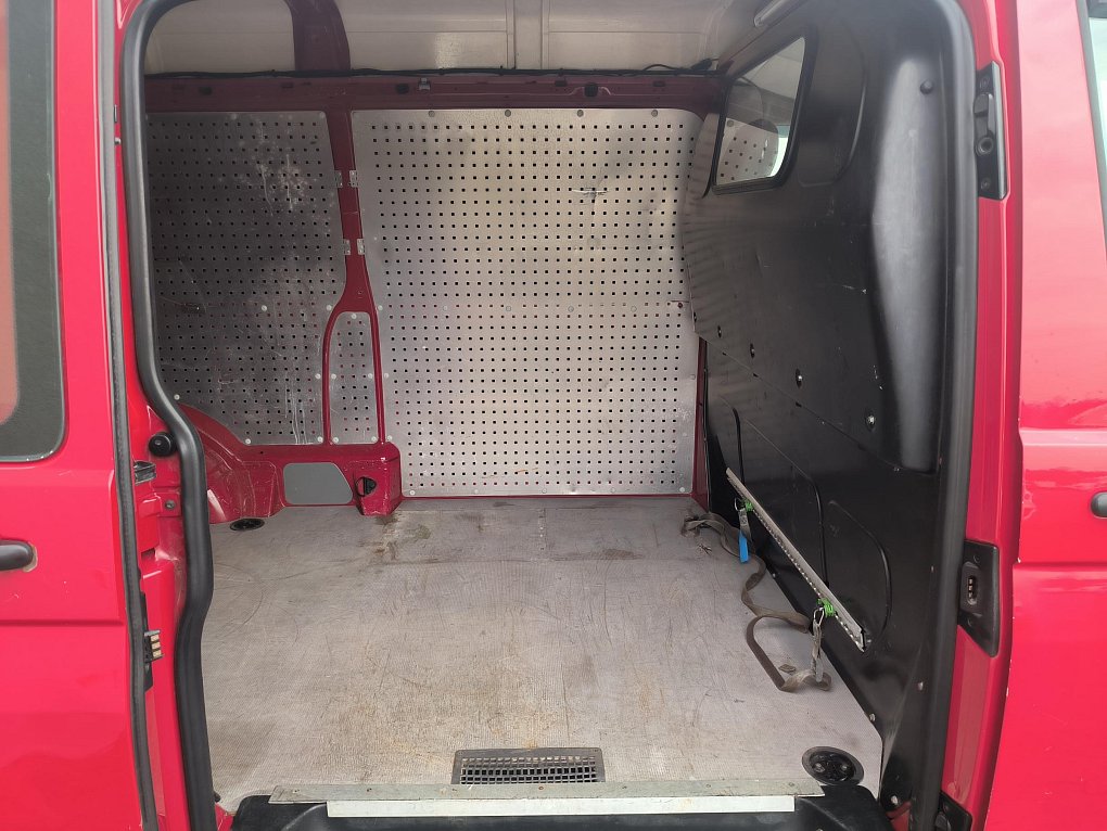 Volkswagen Transporter 2.0TDi  L2H2