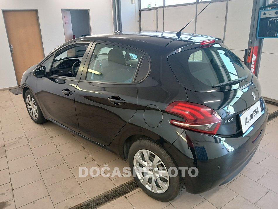 Peugeot 208 1.2i 