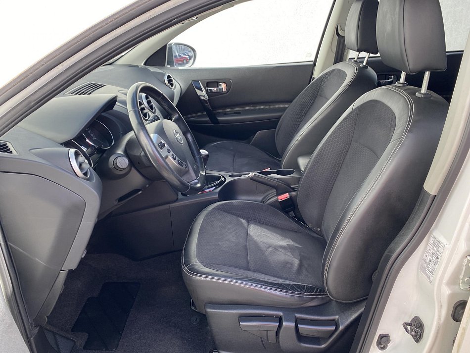 Nissan Qashqai 2.0  +2