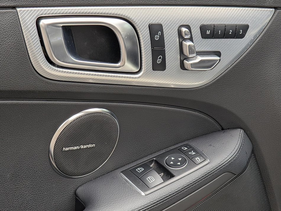 Mercedes-Benz SLC 2.0  SLC 300