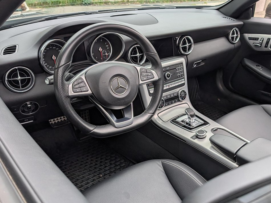 Mercedes-Benz SLC 2.0  SLC 300