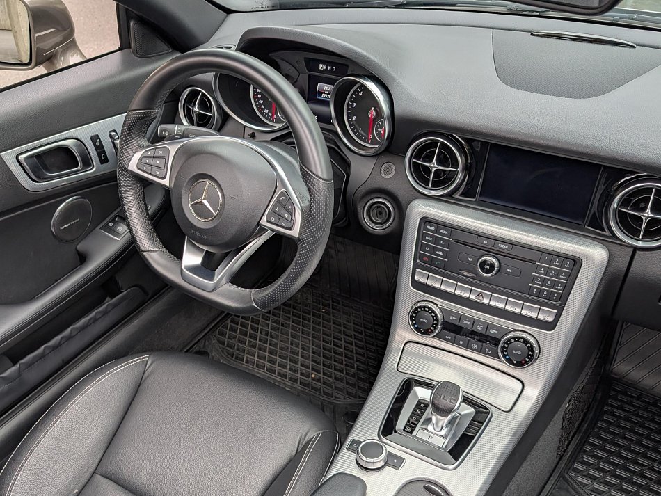 Mercedes-Benz SLC 2.0  SLC 300