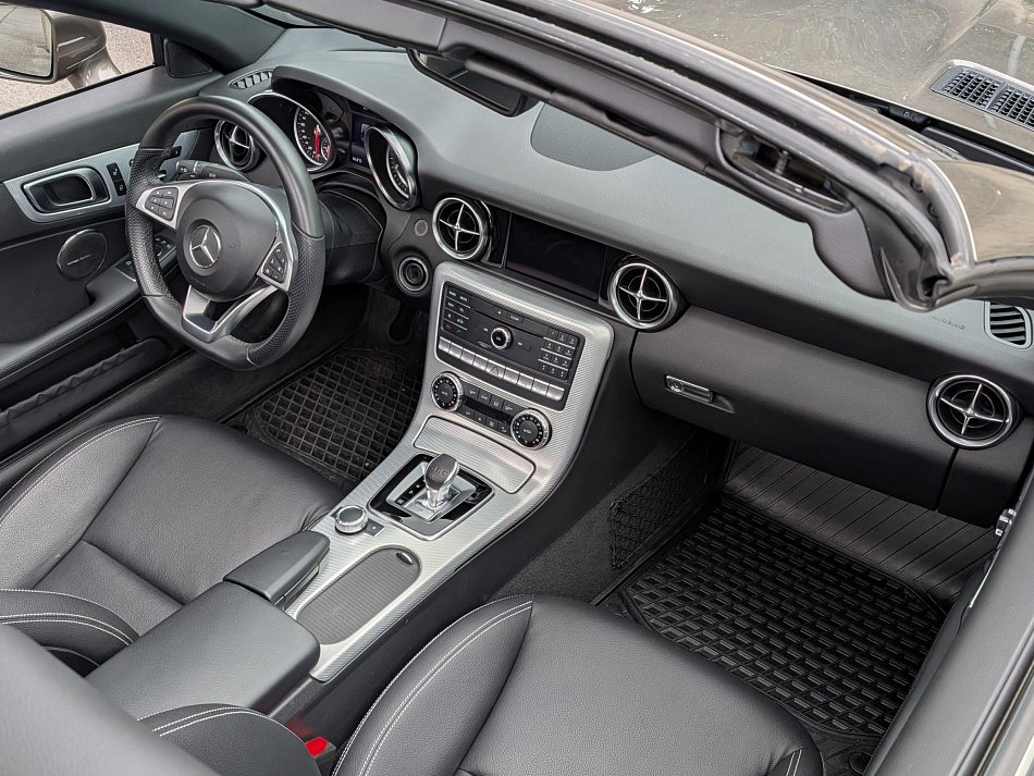 Mercedes-Benz SLC 2.0  SLC 300