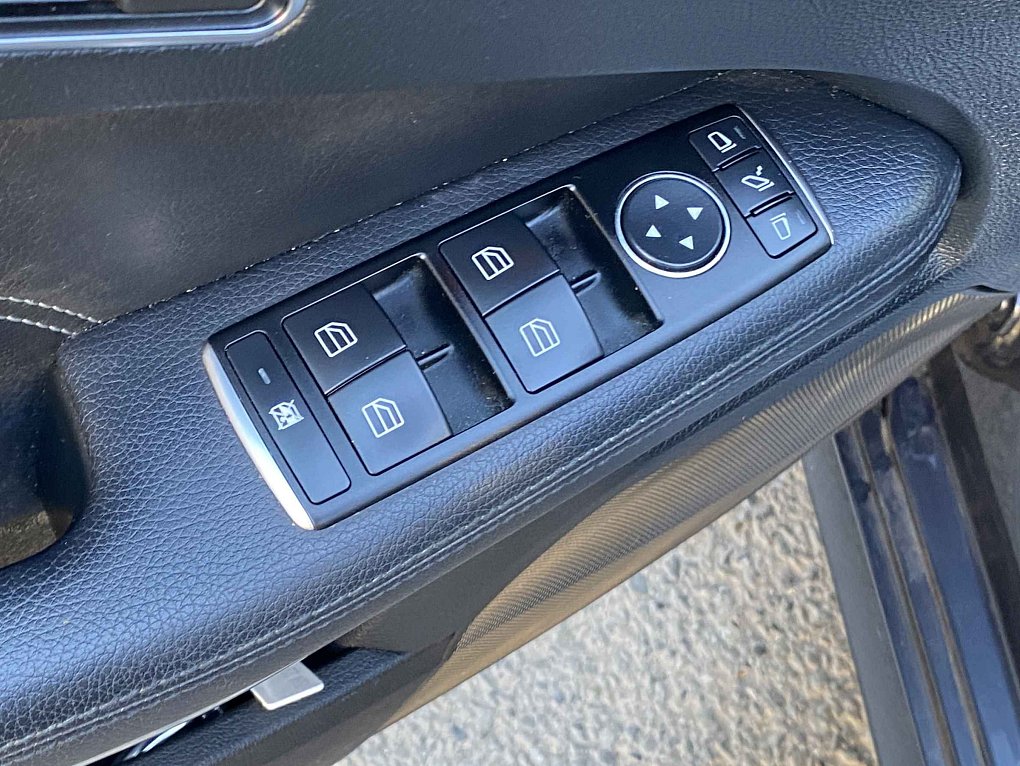 Mercedes-Benz Třída E 2.0i  E200