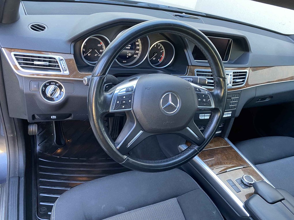 Mercedes-Benz Třída E 2.0i  E200