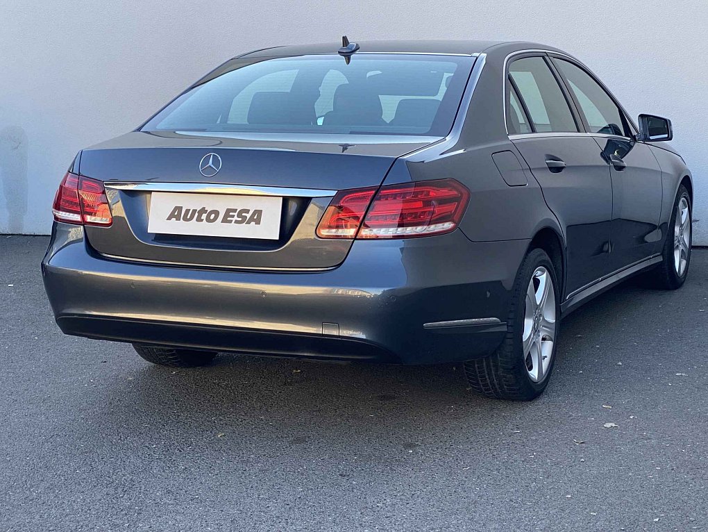 Mercedes-Benz Třída E 2.0i  E200