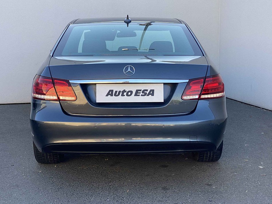 Mercedes-Benz Třída E 2.0i  E200