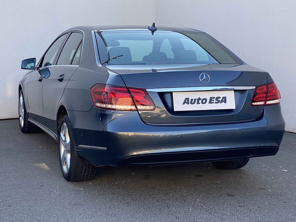 Mercedes-Benz Třída E 2.0i  E200